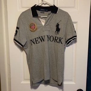 Lot of 2 Ralph Lauren polo shirt’s black and gray. Medium.